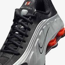  Nike سنيكر 'شوكس R4