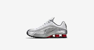  Nike سنيكر 'شوكس R4