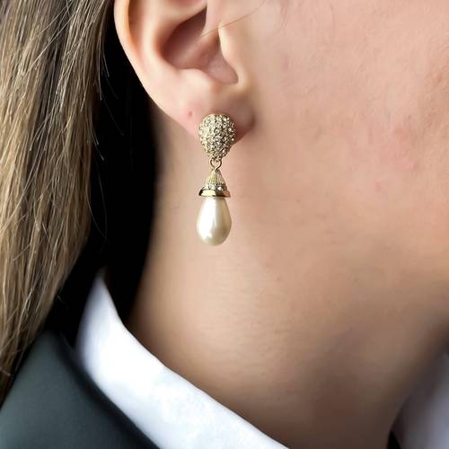 أقراط عتيقة فاخرة ماركة Christian Dior من ١٩٨٠م