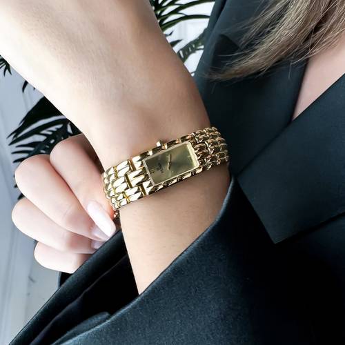 ساعة عتيقة أنيقة ماركة Fendi من ١٩٨٠م