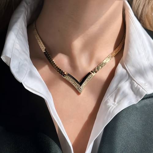 عقد عتيق فاخر ماركة Christian Dior من ١٩٨٠م