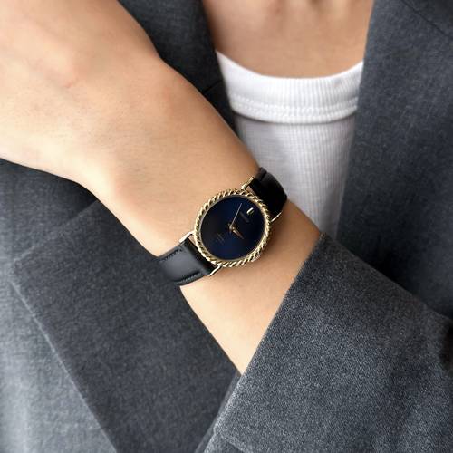 ساعة عتيقة ماركة Seiko من ١٩٧٧م