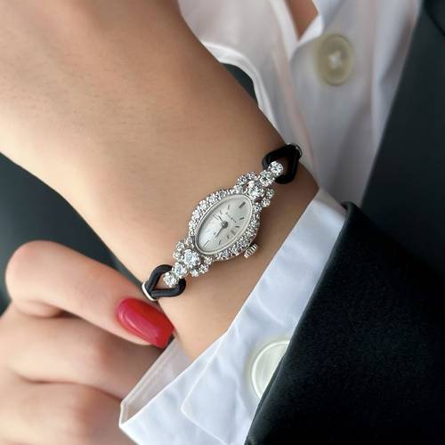 ساعة عتيقة فاخرة ماركة Bulova من ١٩٦٠م