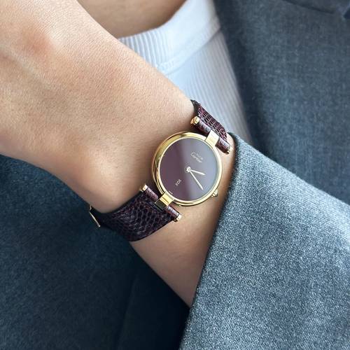 ساعة عتيقة فاخرة ماركة Cartier من ١٩٩٠م