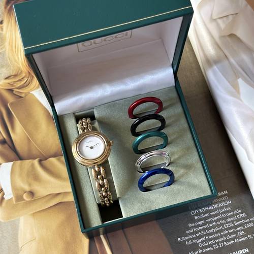 ساعة فنتج أنيقة ماركة Gucci من ١٩٩٠م
