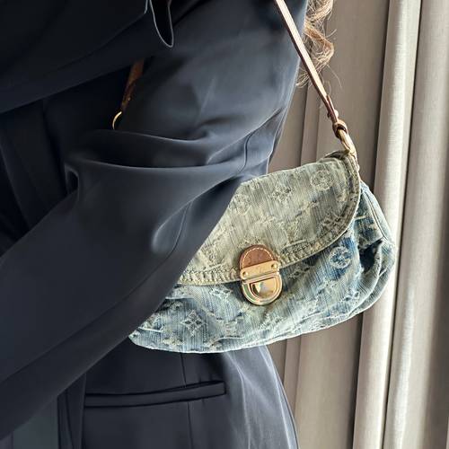 حقيبة يد Pleaty ماركة Louis Vuitton من ٢٠٠٠م