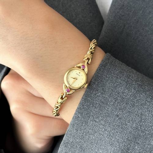 ساعة عتيقة ماركة Seiko من ١٩٩٠م