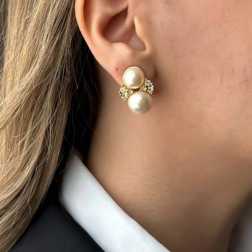 أقراط عتيقة فاخرة ماركة Christian Dior من ١٩٨٠م