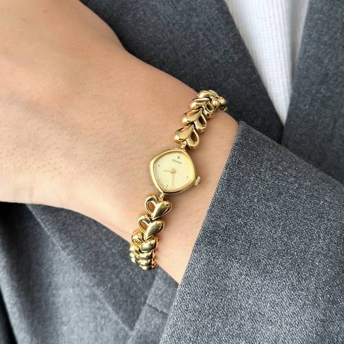 ساعة عتيقة ماركة Seiko من ١٩٩٠م