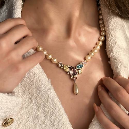 عقد فنتج فاخر ماركة Swarovski من 1990م