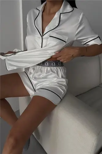 طقم بيجاما قصير من الساتان الأسود بخصر مطاطي من Silence of the Night