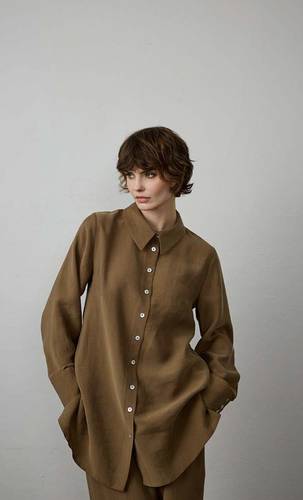 TENSEL S MOTHER-OF-PEARL BUTTONED LOOSE-FIT SET (5613) طقم تينسل S فضفاض بأزرار من عرق اللؤلؤ 