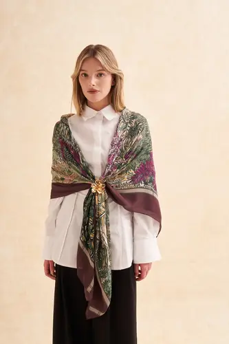 Liora Shoulder Shawl Plum شال ليورا للكتف بلون البرقوق