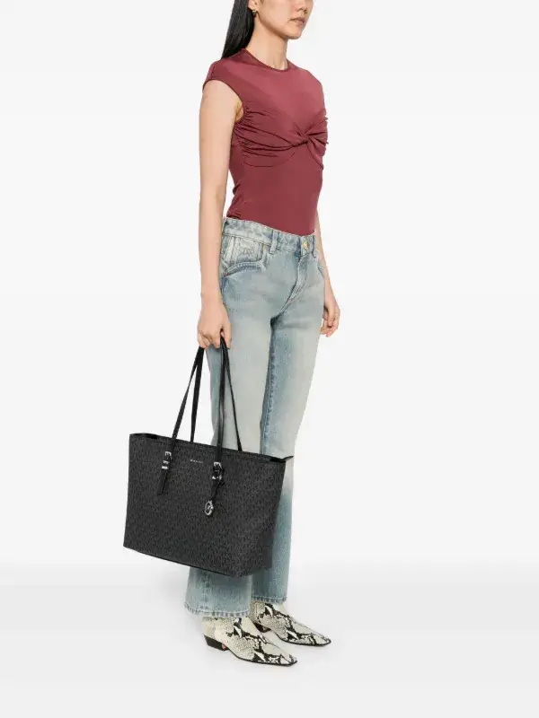 شنطة كتف Michael Kors بنقشة MK Monogram – أسود