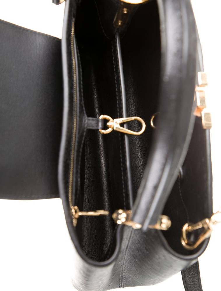 شنطة يد Louis Vuitton Capucines جلد بمقبض علوي وحزام كتف – أسود