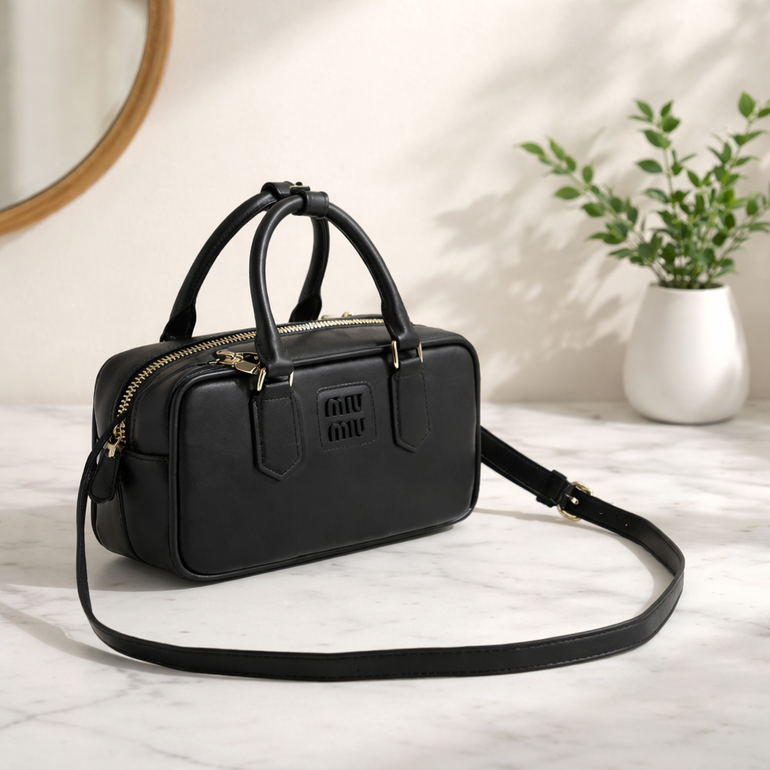 Miu Miu Black Leather Handbag – Elegant Luxury Design