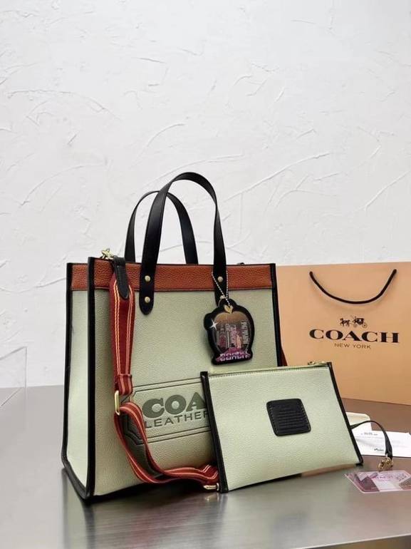 شنطة Coach Field Tote جلد مع حزام كتف ومحفظة – أخضرشنطة Coach Field Tote جلد مع حزام كتف ومحفظة – أخضر