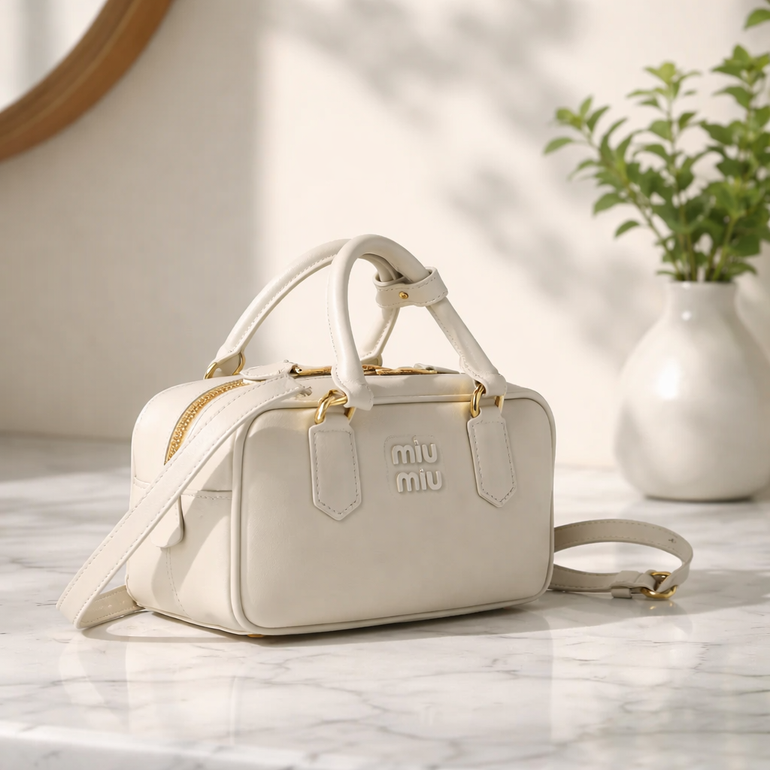 Miu Miu White Leather Handbag – Elegant Luxury Design