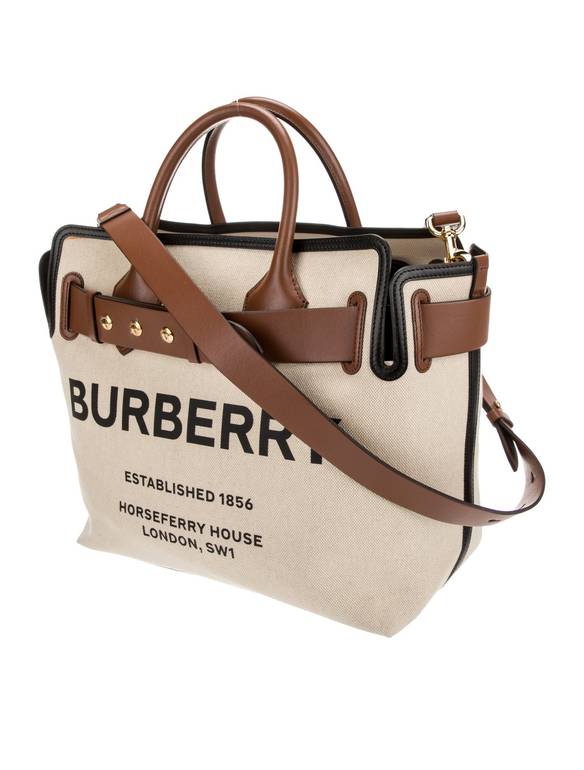 شنطة يد BURBERRY قماش بشعار الماركة مع حزام كتف – بيج