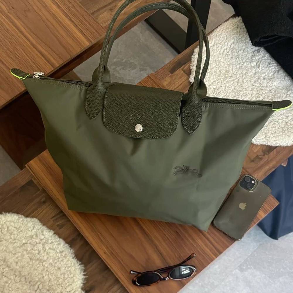 شنطة كتف Longchamp Le Pliage نايلون مع مقبض جلدي – أخضر