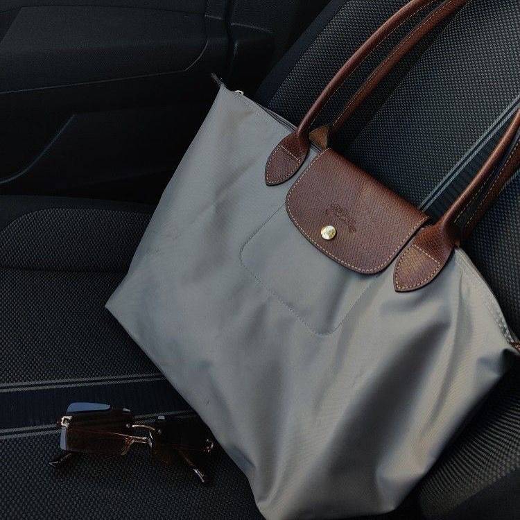 شنطة كتف Longchamp Le Pliage نايلون مع مقبض جلدي – رمادي