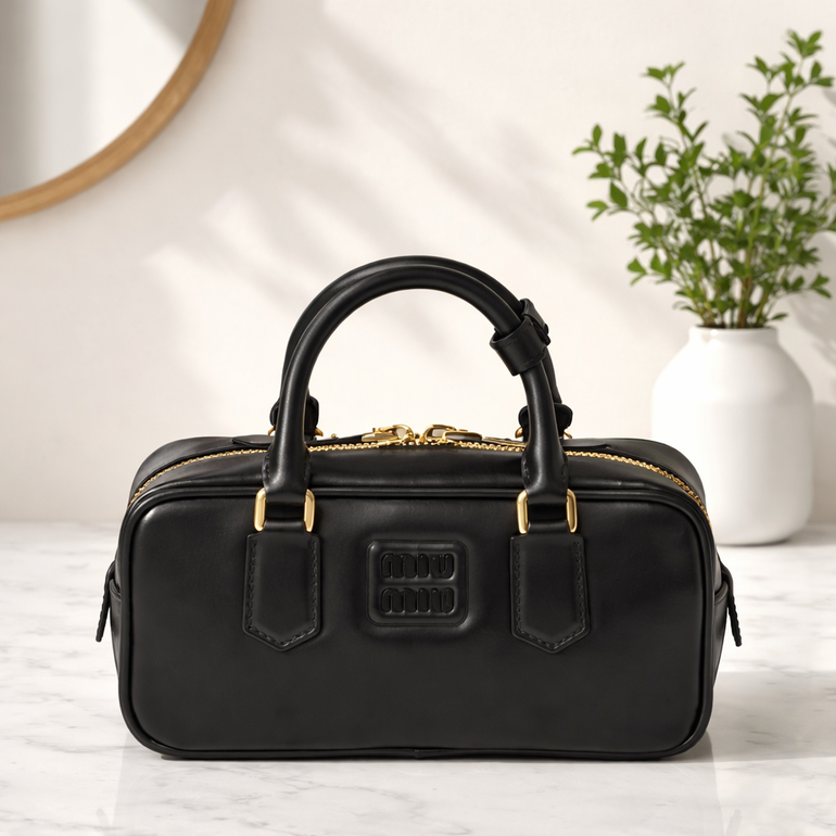 Miu Miu Black Leather Handbag – Elegant Luxury Design