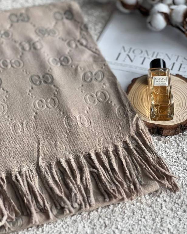شال شنوي انيق من Gucci