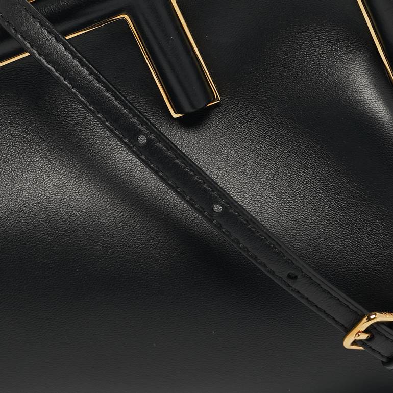 Fendi Frame Clutch Bag with Shoulder Strap – Navy