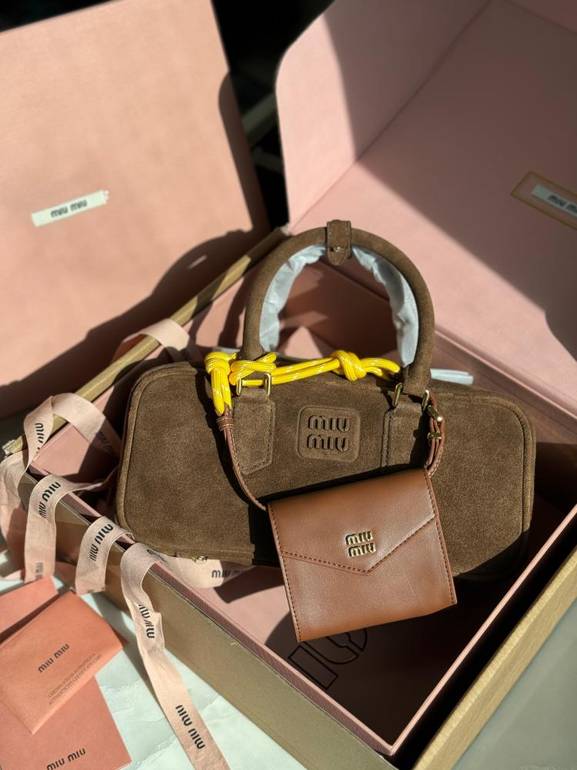 Miu Miu Brown Leather Handbag – Elegant Luxury Design