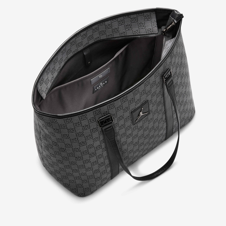 شنطة كتف Nike Jordan بتصميم Tote واسع – أسود