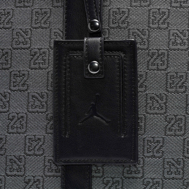 شنطة كتف Nike Jordan بتصميم Tote واسع – أسود