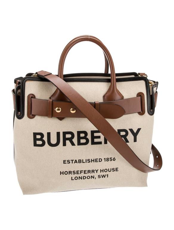 شنطة يد BURBERRY قماش بشعار الماركة مع حزام كتف – بيج