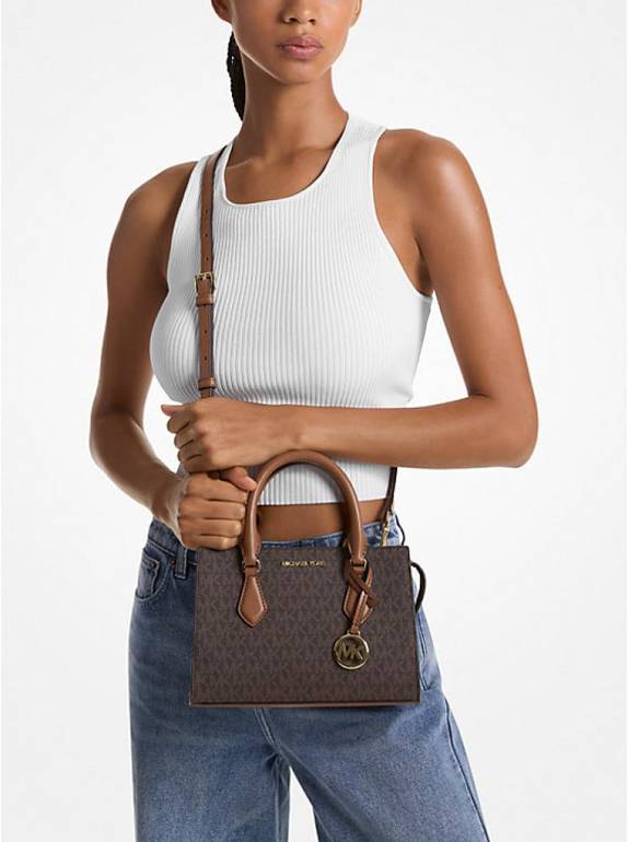 شنطة يد Michael Kors ميني بنقشة MK ومقبض علوي – بني