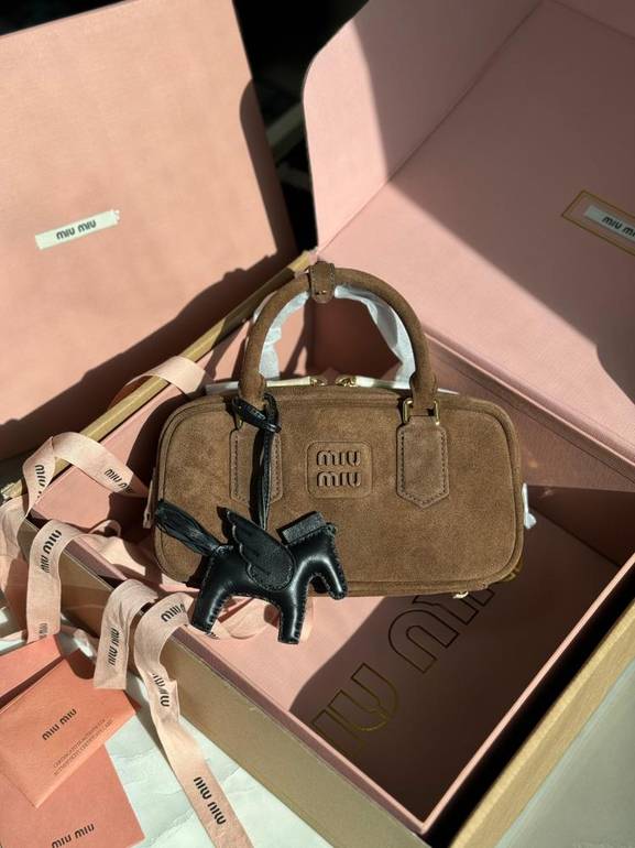 Miu Miu Brown Leather Handbag – Elegant Luxury Design