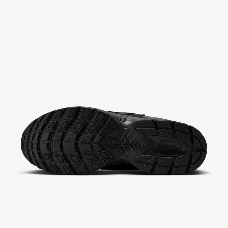 Nike V5 RNR “Black” Sneakers