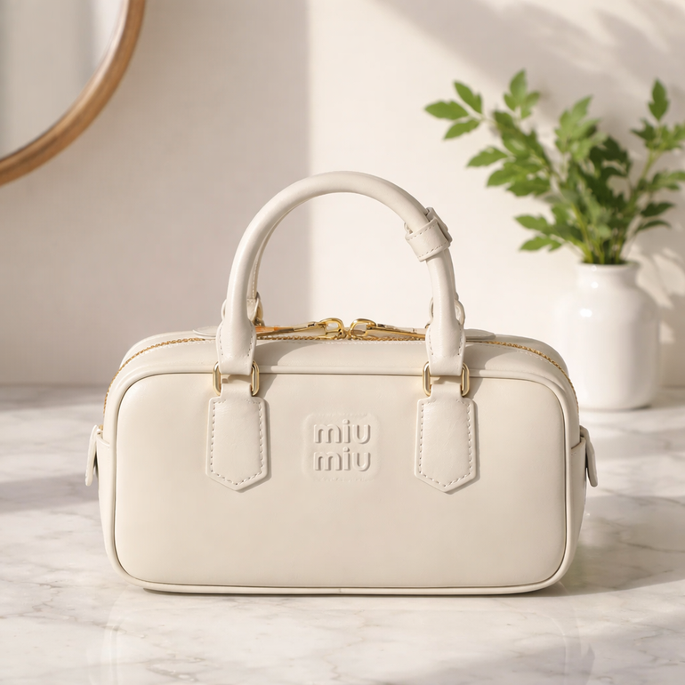 Miu Miu White Leather Handbag – Elegant Luxury Design