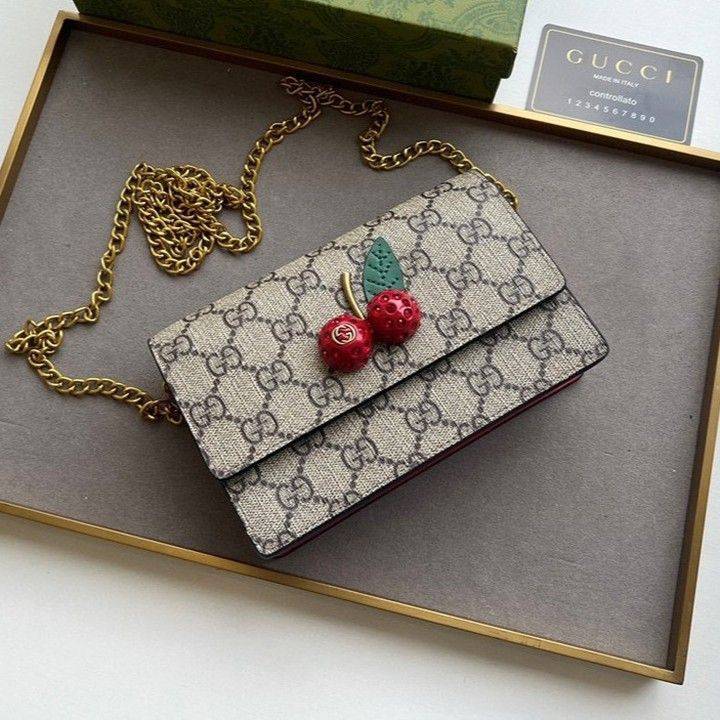 Gucci GG Supreme Cherry Mini Chain Bag – Beige