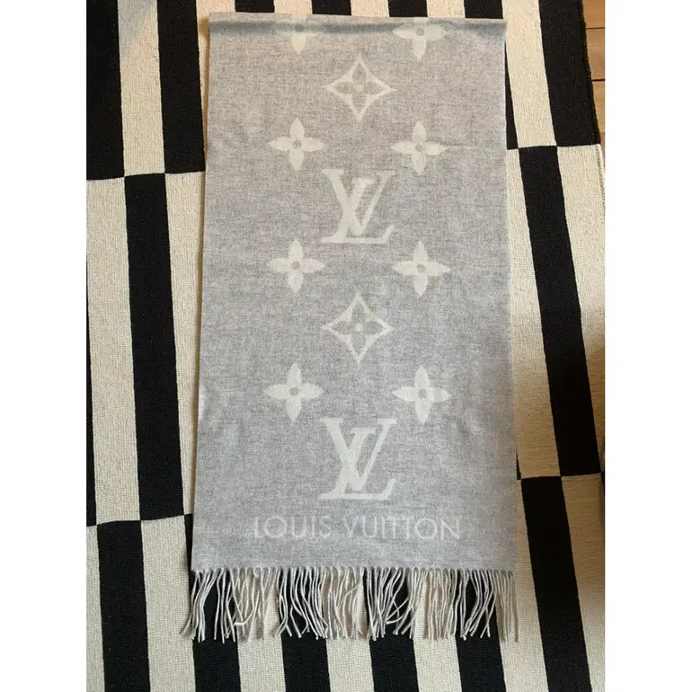 شال Louis Vuitton