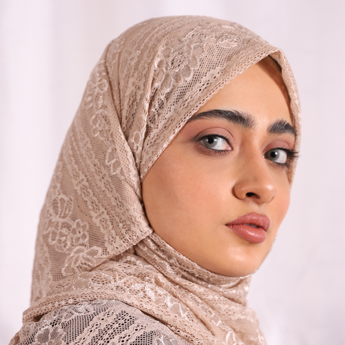 طرح دانتيل بقبعة