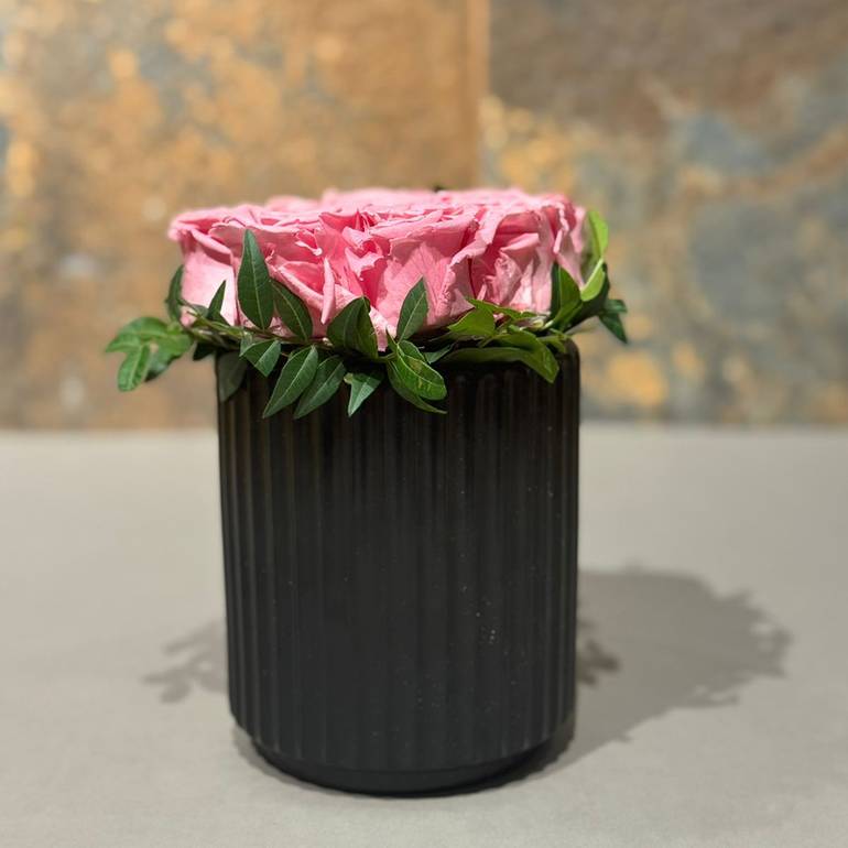 9pink carnations in beautiful vase