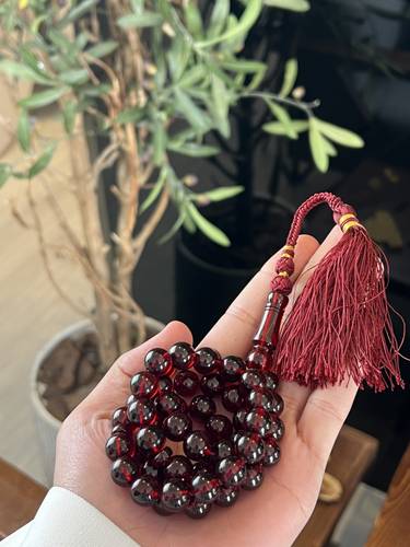 زعفراني أحمر