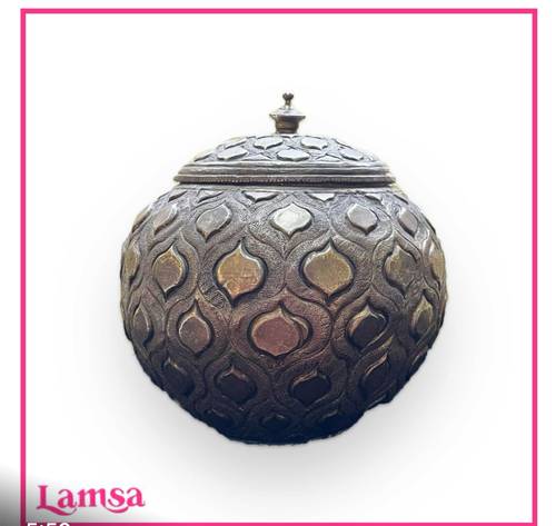 طاسة مع غطاء منقوشات أعمال يدوية من المعدن الأيض White metal hand engraved jars  