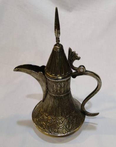 دلة من المعدن الأبيض Traditional coffee pot