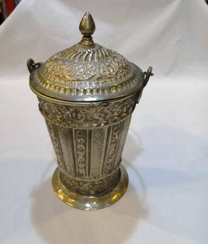 جردل من المعدن الأبيض Handcrafted white metal  bucket