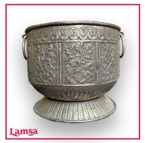 مزهرية معدن ابيض  كبيرة منقوشة يدويا engraved with copper