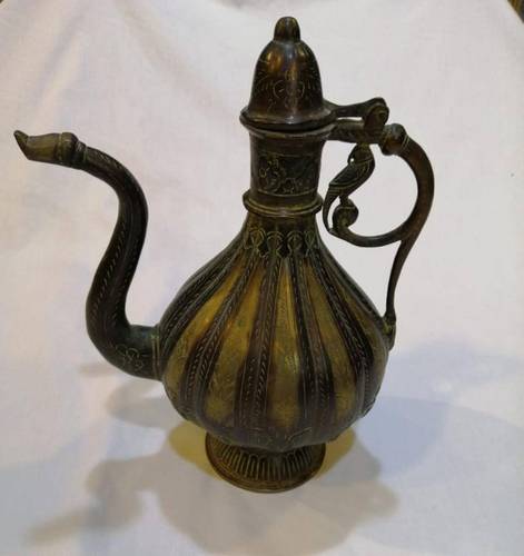 ابريق نحاس ثقيل انتيكا مشغول يدويا   Antique handcrafted copper jug