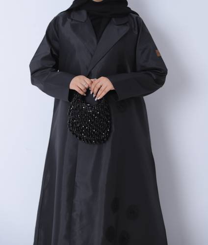 عبايه تفته مزينه بالورد