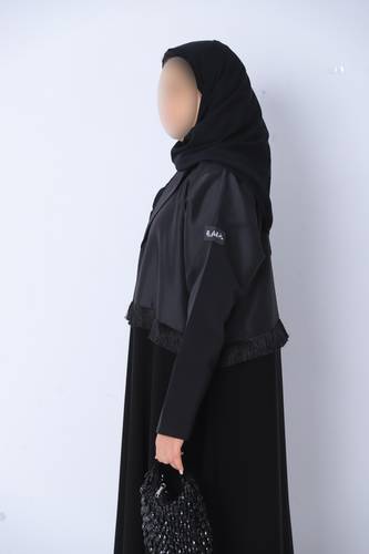 عبايه تفته وكريب ملكي مزينه بكلفه من الهدب
