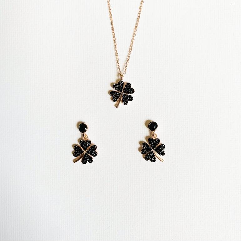 THE FLOWER SET; BLACK