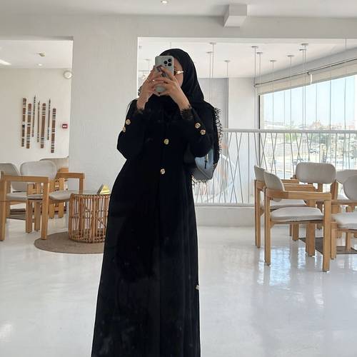 عباية رانيا 